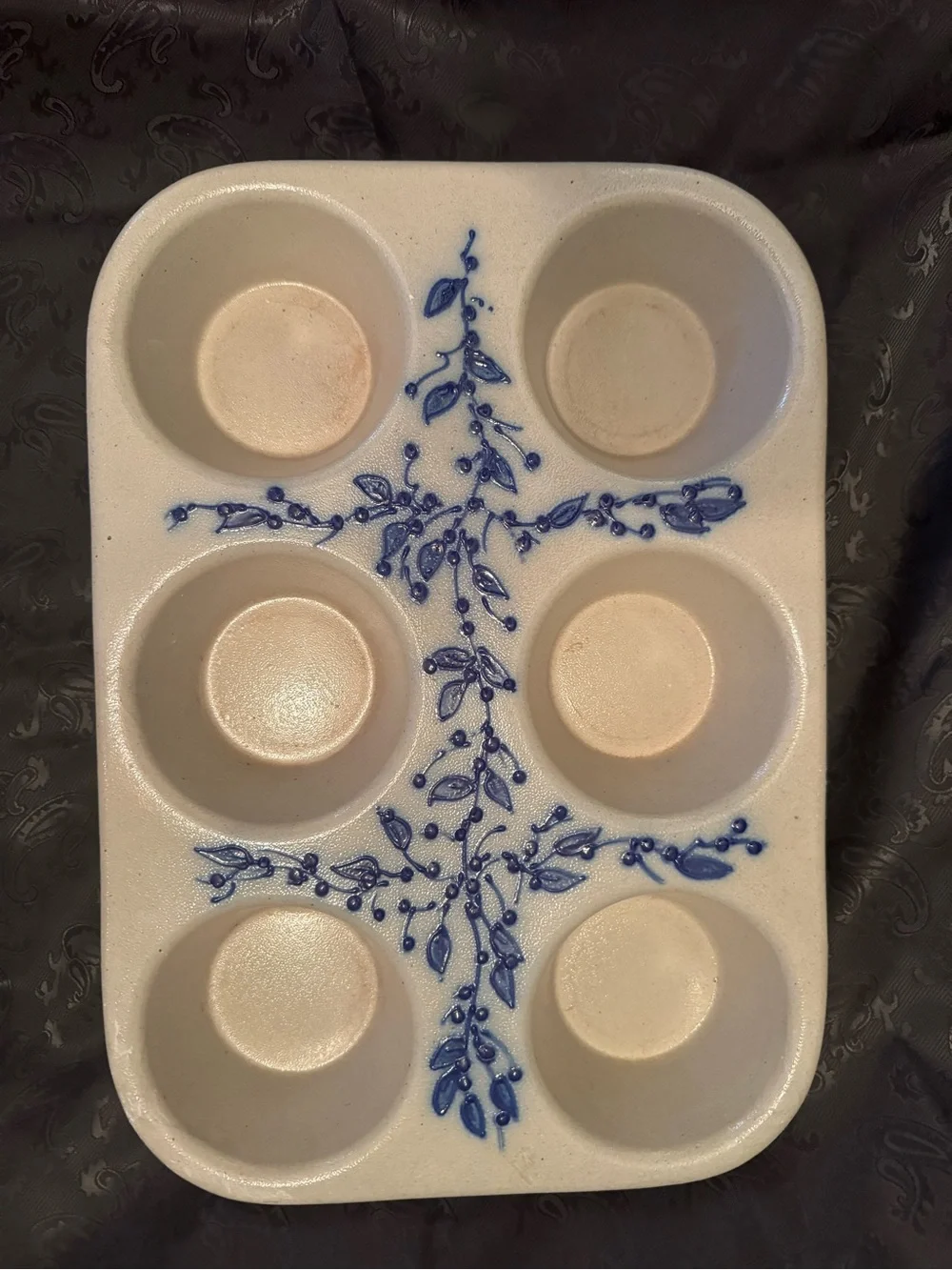 Salmon Falls Stoneware 2001 Blueberry Vine Muffin Pan